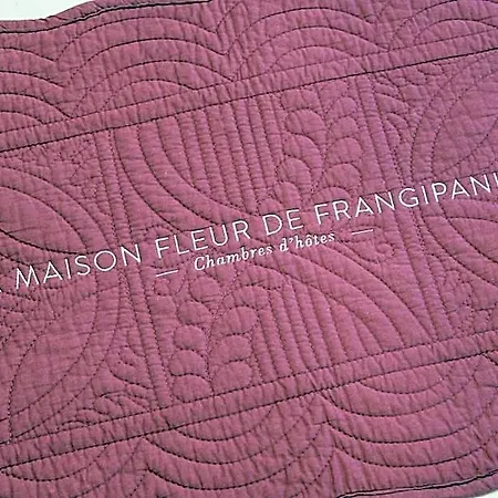 La Maison Fleur De Frangipanier Saint-Genix-sur-Guiers